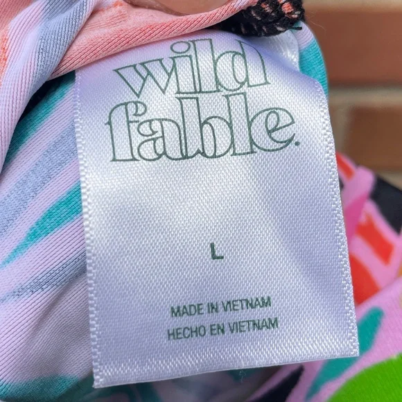 Wild Fable Long Sleeve Cropped Swim Shirt Size L - Picture 3 of 3